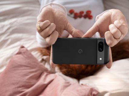Google Pixel 8a Obsidian 3